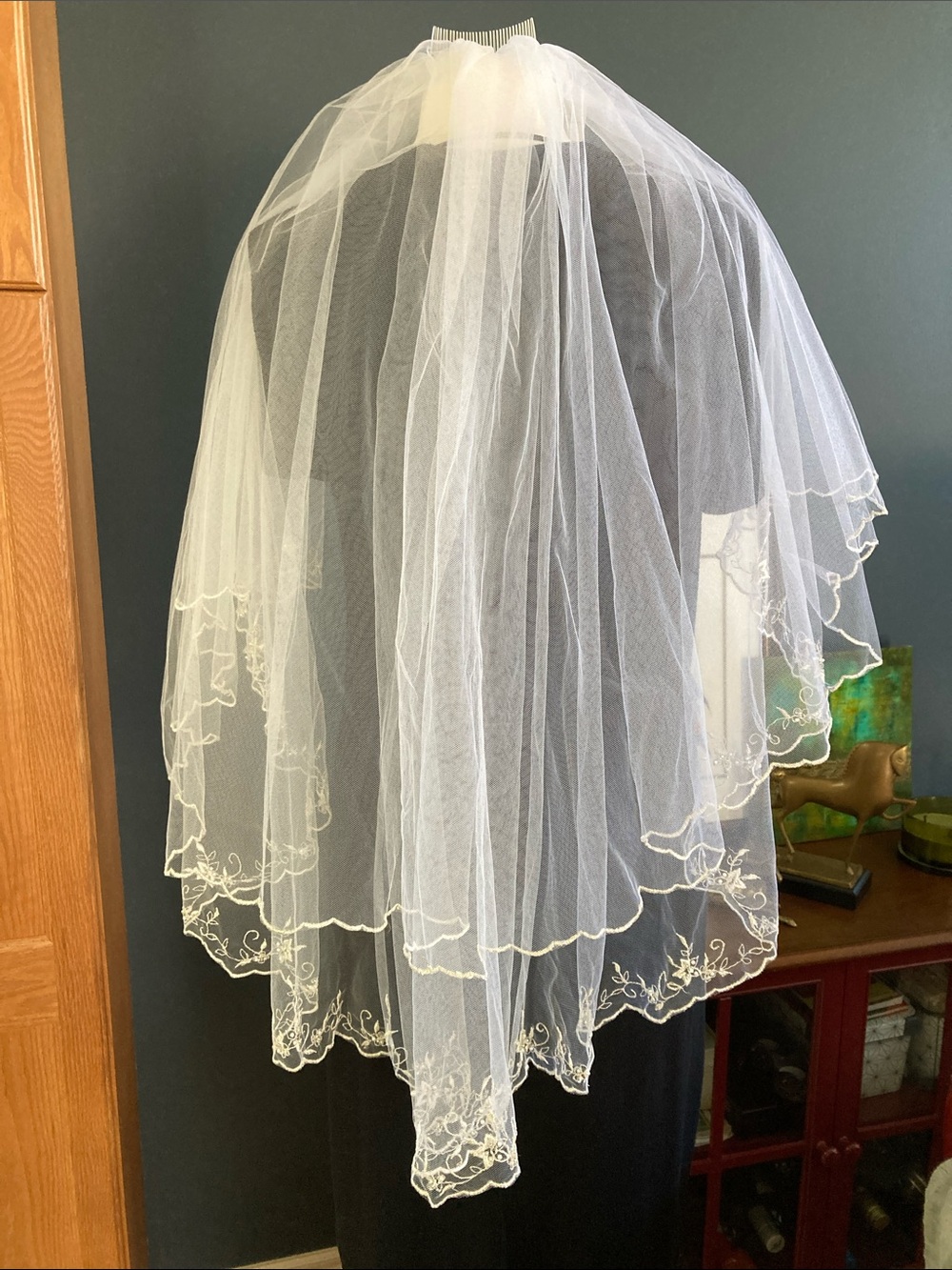 Classic White Blusher Bridal Veil with Scalloped Lace Trim 36โ
